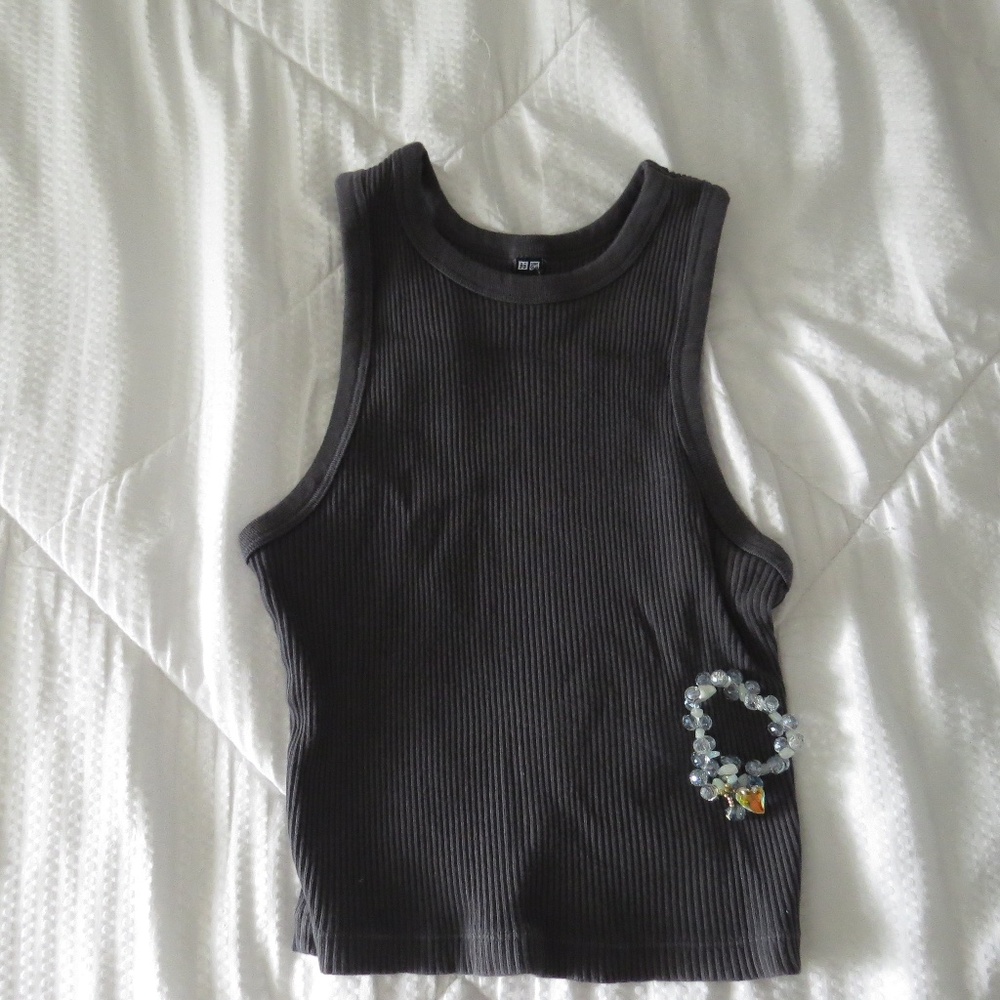 UNI QLO Gray Crop Top - Size Small